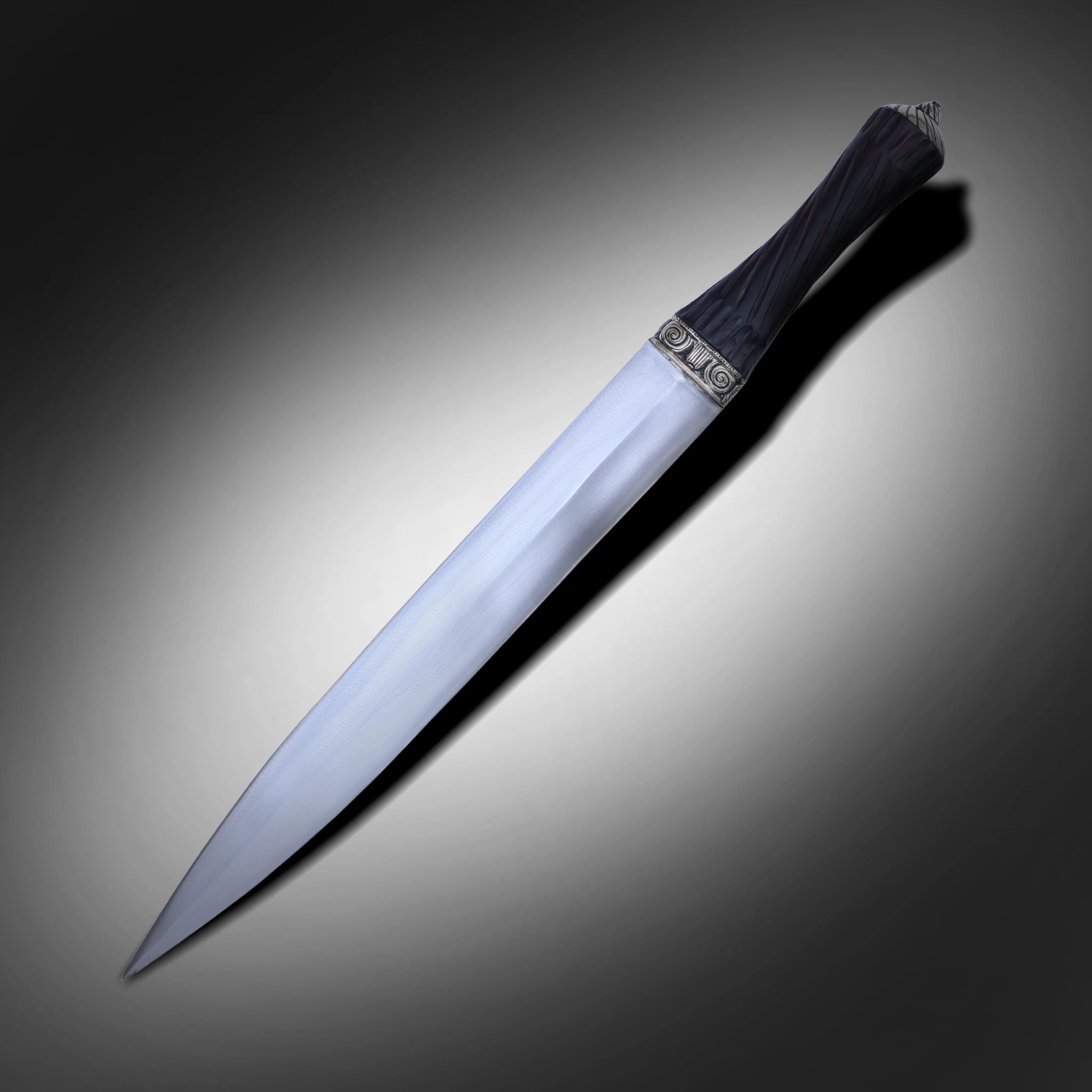 The Highlander's Dagger: A Blade of Clan and Valor