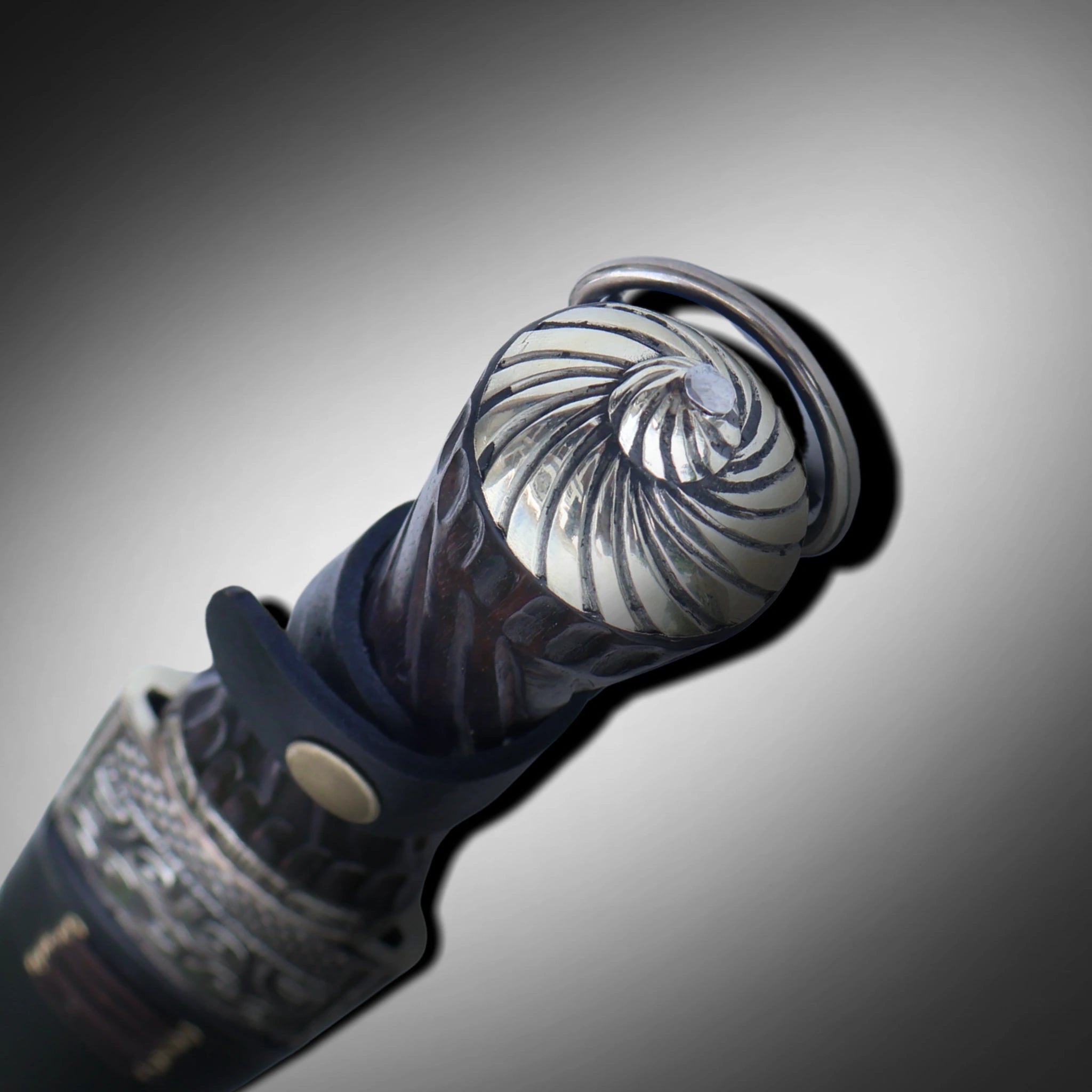The Highlander's Dagger: A Blade of Clan and Valor